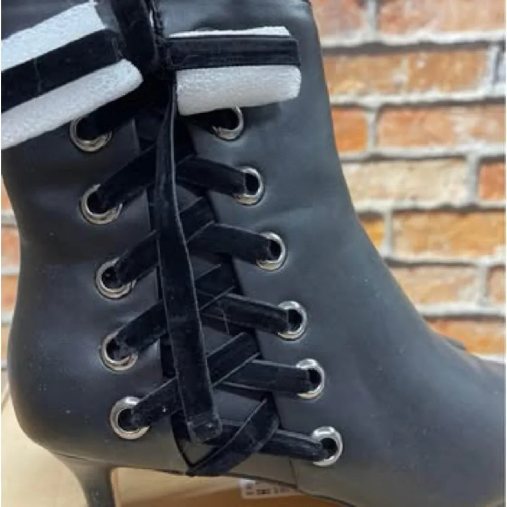Comfortview black kitten heel booties 8.5w